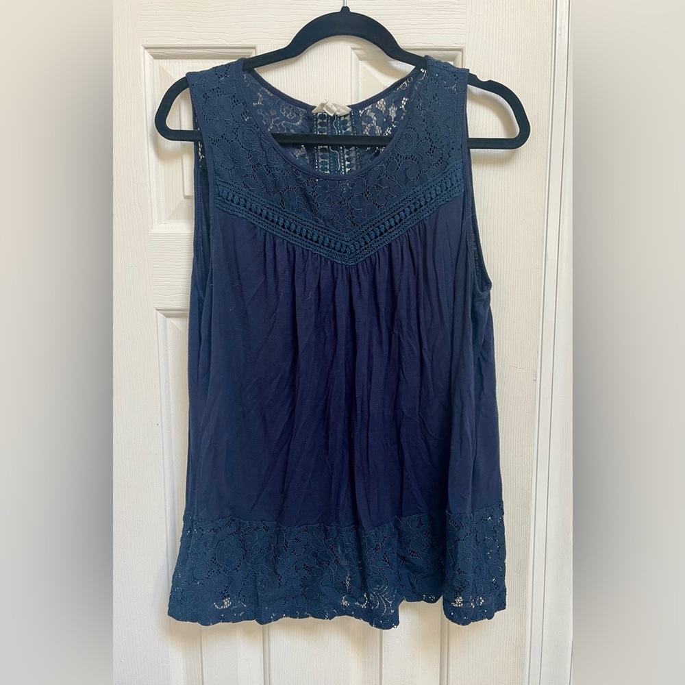 L Navy sleeveless lace top-fly away back